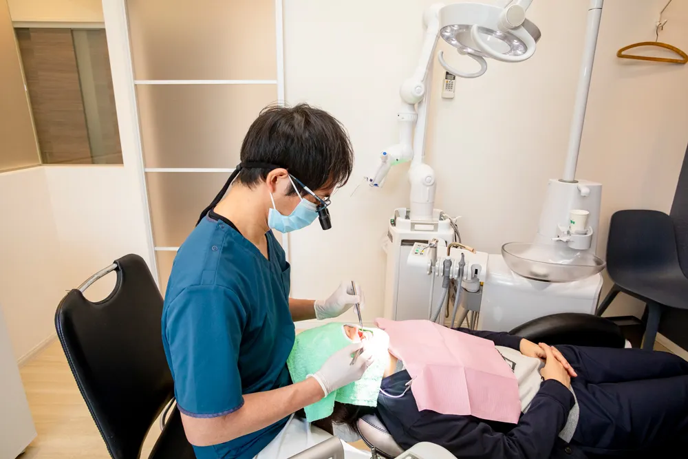 日本口腔インプラント学会認定専修医の院長が施術